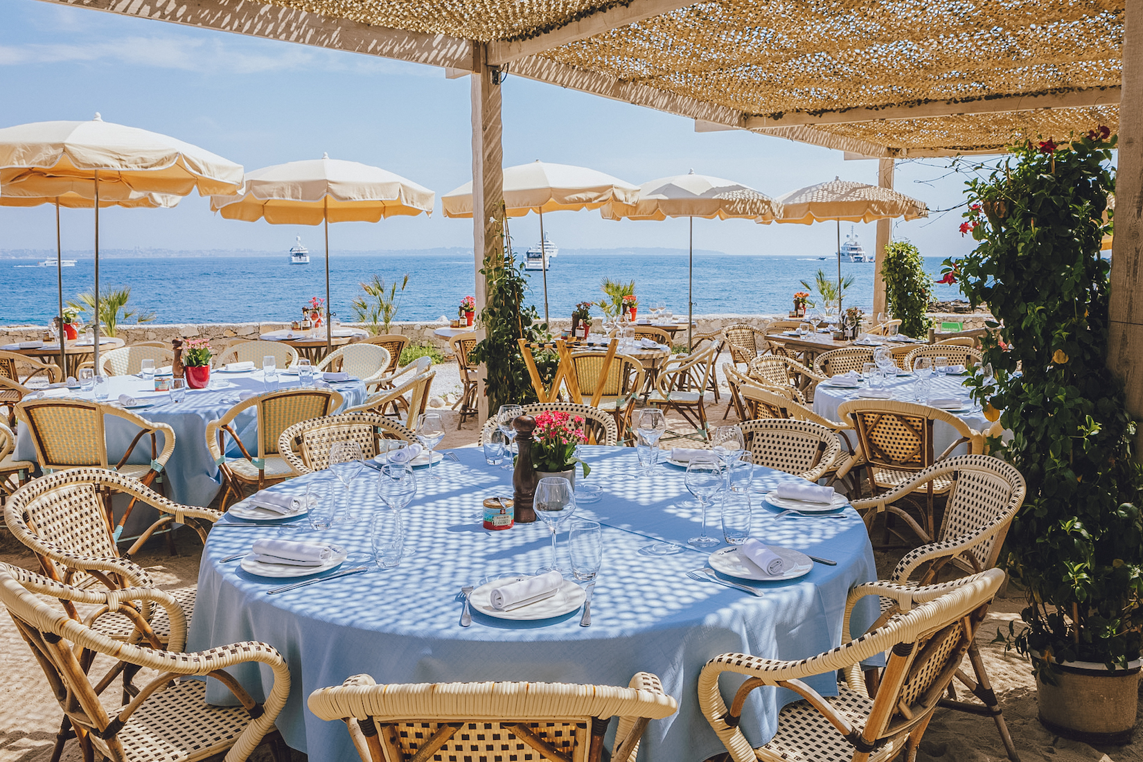 Riviera dining
